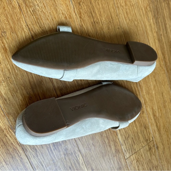 VIONIC Women's Savannah Suede Pointed Ballet Flat Loafers - Picture 6 of 6